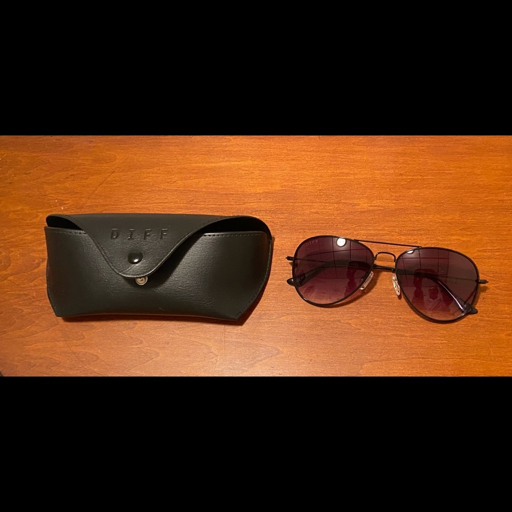 New Diff aviator sunglasses. Never worn.
